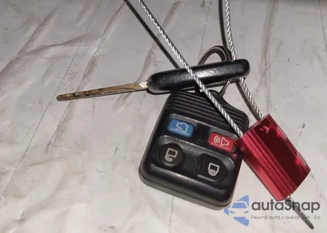 2011 Lincoln Town Car Signature Limited from USA, damaged, VIN 2LNBL8CV3BX756072